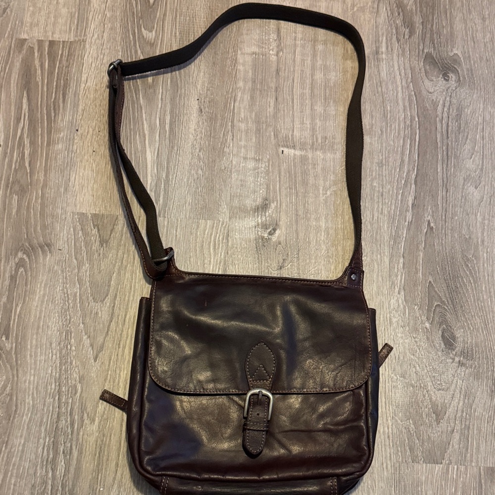 Elegant Brown Leather Messenger Bag